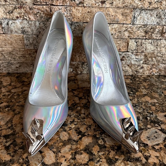 ALEXANDER MCQUEEN Punk Stud Holographic Pump - Picture 5 of 12